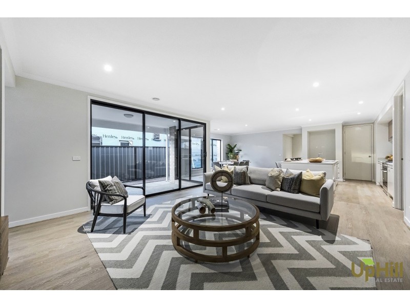 25 Epsom Lane, Cranbourne North VIC 3977
