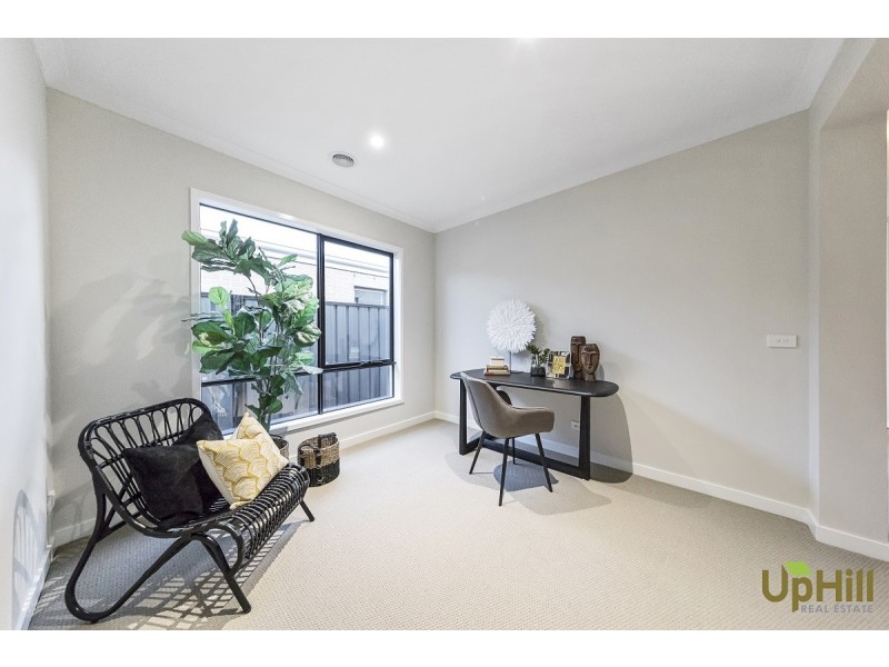 25 Epsom Lane, Cranbourne North VIC 3977