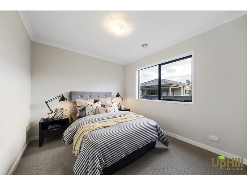 25 Epsom Lane, Cranbourne North VIC 3977