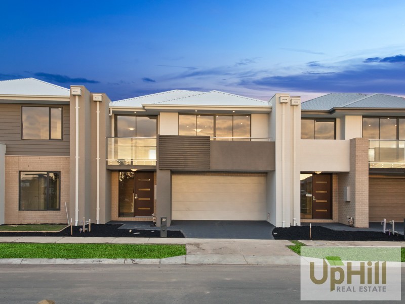 8 REVELWOOD WAY, Clyde North VIC 3978