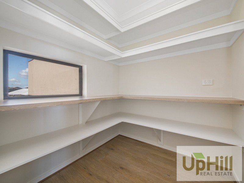 8 REVELWOOD WAY, Clyde North VIC 3978