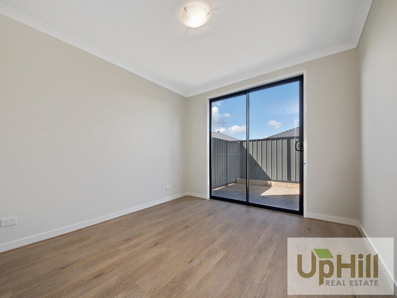 8 REVELWOOD WAY, Clyde North VIC 3978