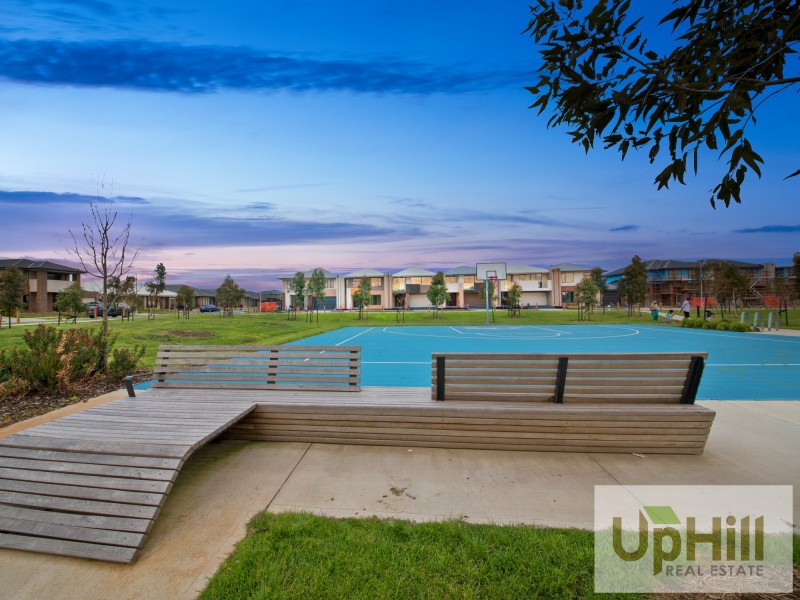 8 REVELWOOD WAY, Clyde North VIC 3978