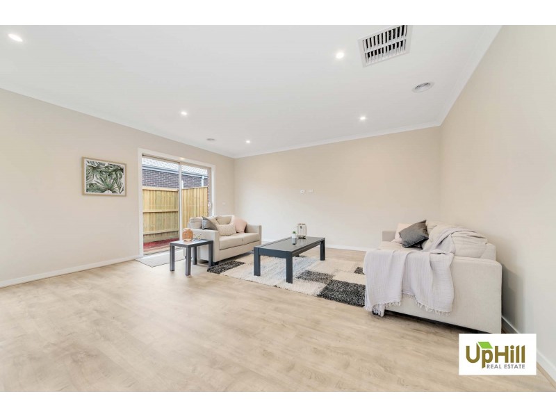 19 SWALLOWTAIL AVENUE, Clyde North VIC 3978