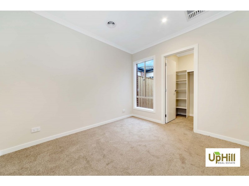 19 SWALLOWTAIL AVENUE, Clyde North VIC 3978