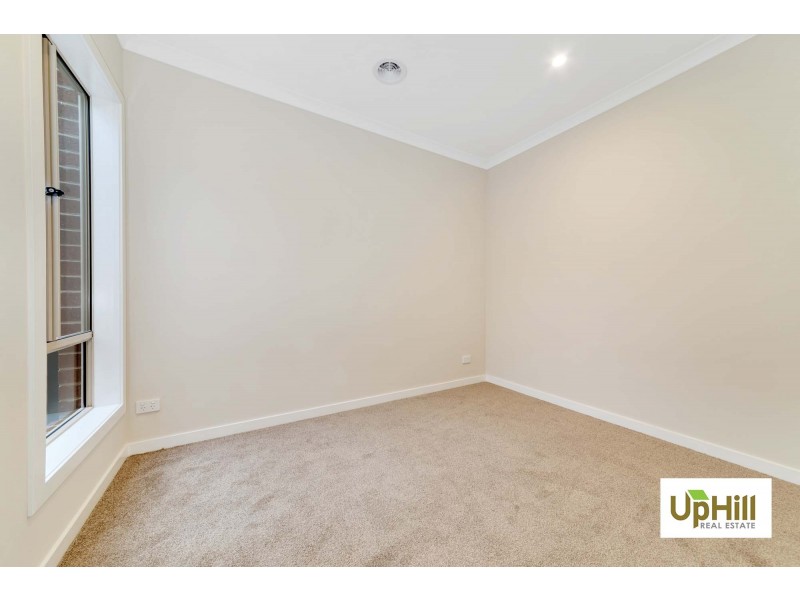 19 SWALLOWTAIL AVENUE, Clyde North VIC 3978