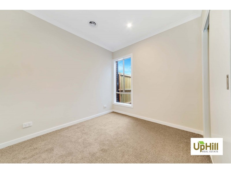 19 SWALLOWTAIL AVENUE, Clyde North VIC 3978