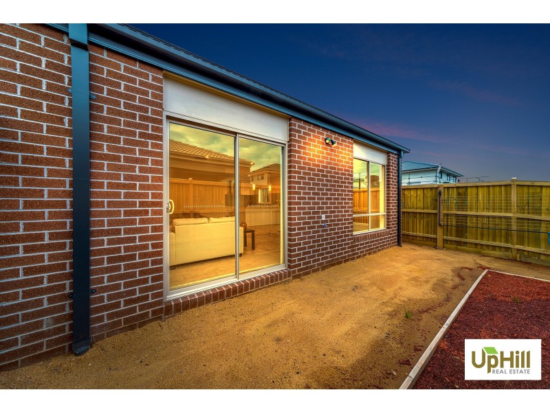 19 SWALLOWTAIL AVENUE, Clyde North VIC 3978