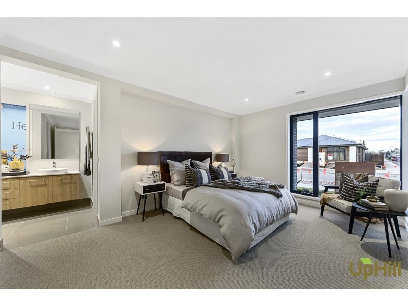 24 EPSOM LANE, Cranbourne North VIC 3977