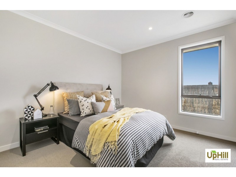 13 COPABELLA CIRCUIT, Clyde North VIC 3978