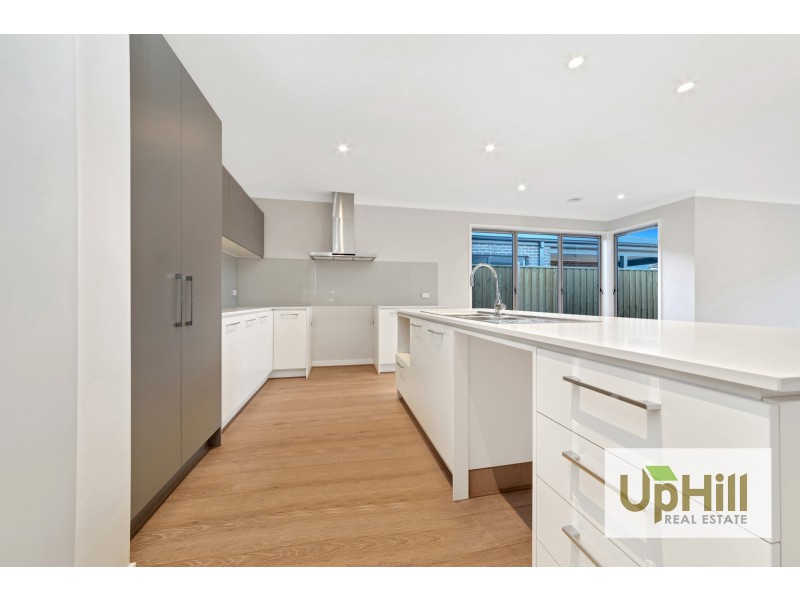 47 GRANDSTAND CRESCENT, Clyde North VIC 3978