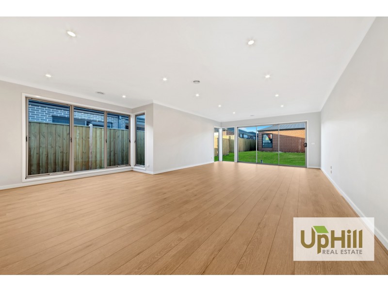 47 GRANDSTAND CRESCENT, Clyde North VIC 3978