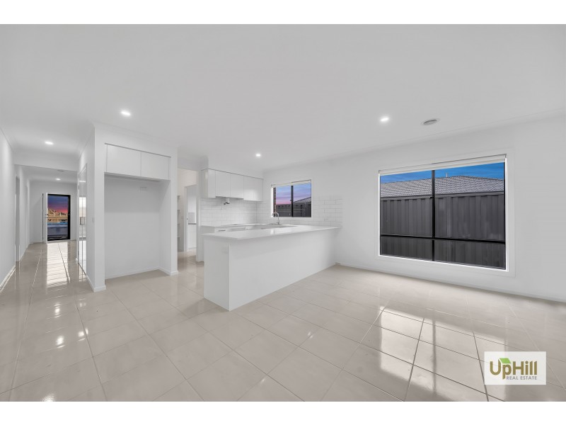 18 Vesna Avenue, Clyde North VIC 3978