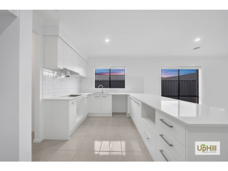 18 Vesna Avenue, Clyde North VIC 3978