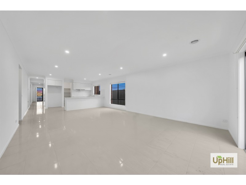 18 Vesna Avenue, Clyde North VIC 3978