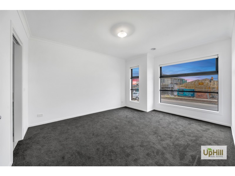 18 Vesna Avenue, Clyde North VIC 3978