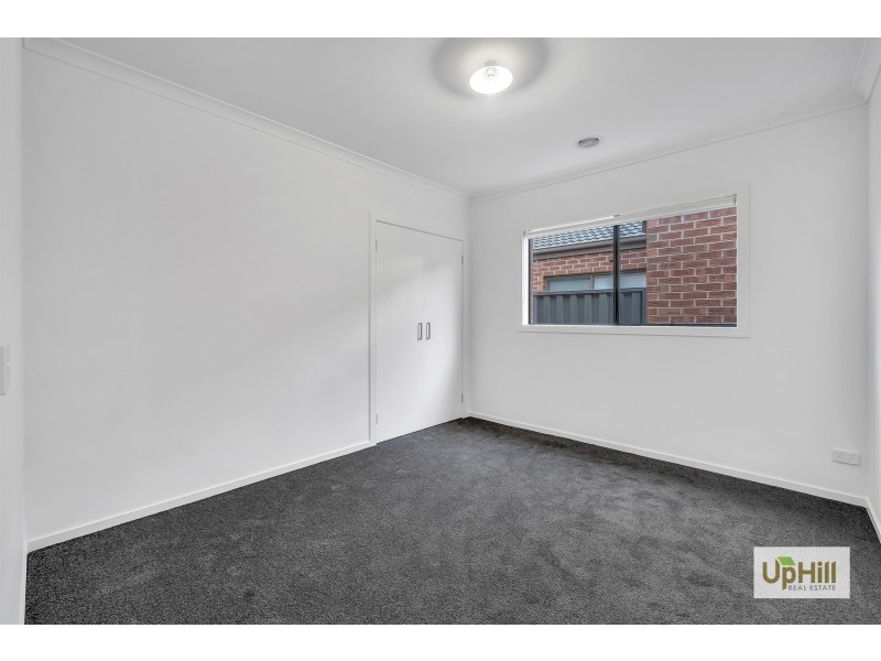 18 Vesna Avenue, Clyde North VIC 3978