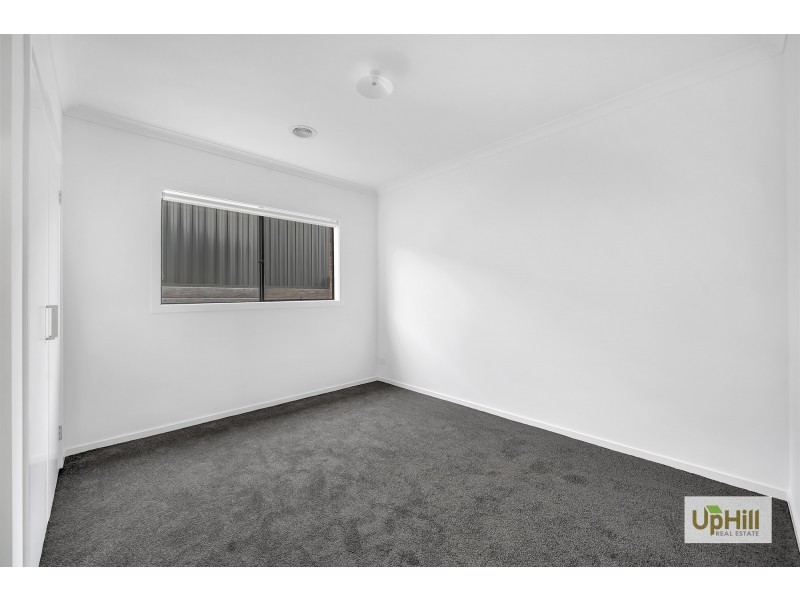 18 Vesna Avenue, Clyde North VIC 3978