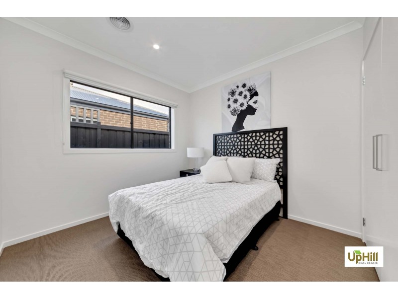 18 Vesna Avenue, Clyde North VIC 3978