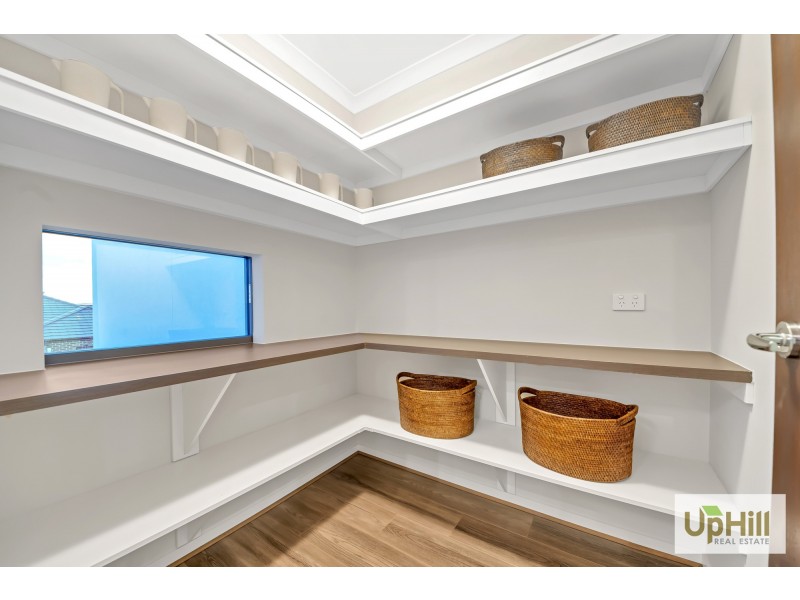 6 REVELWOOD WAY, Clyde North VIC 3978