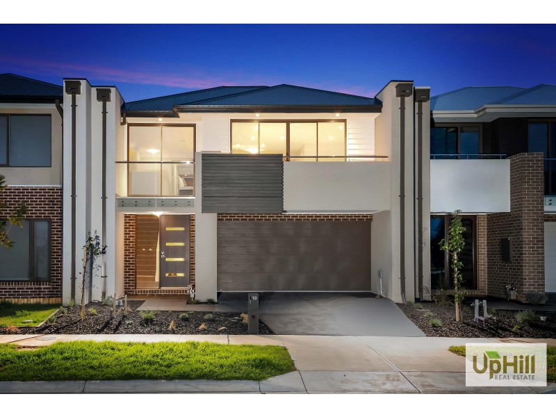 10 REVELWOOD WAY, Clyde North VIC 3978