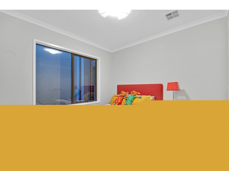 10 REVELWOOD WAY, Clyde North VIC 3978