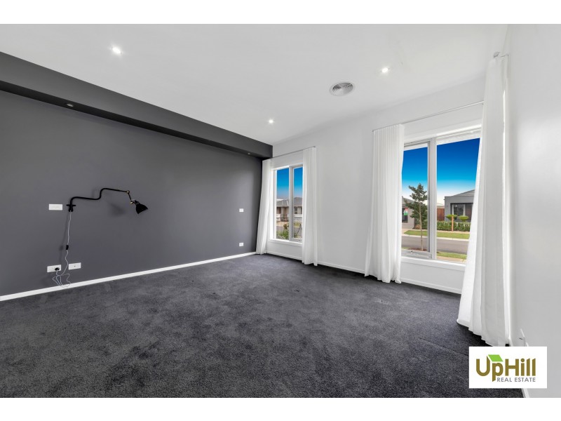 24 MURPHY STREET, Clyde North VIC 3978