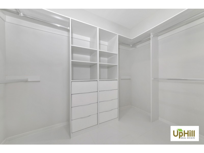 24 MURPHY STREET, Clyde North VIC 3978