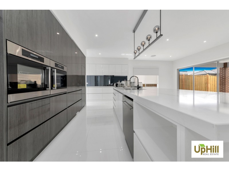 24 MURPHY STREET, Clyde North VIC 3978