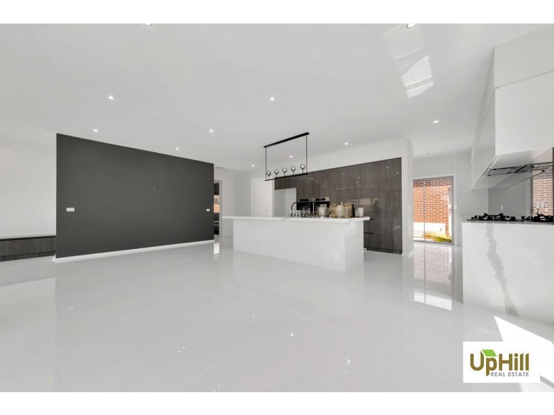 24 MURPHY STREET, Clyde North VIC 3978