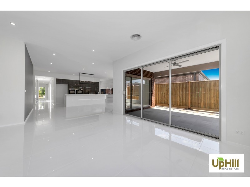 24 MURPHY STREET, Clyde North VIC 3978