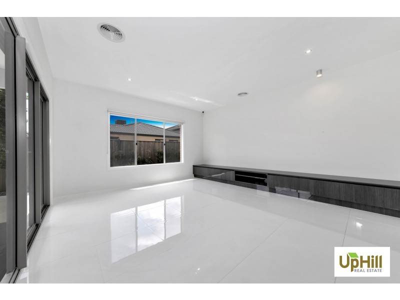 24 MURPHY STREET, Clyde North VIC 3978