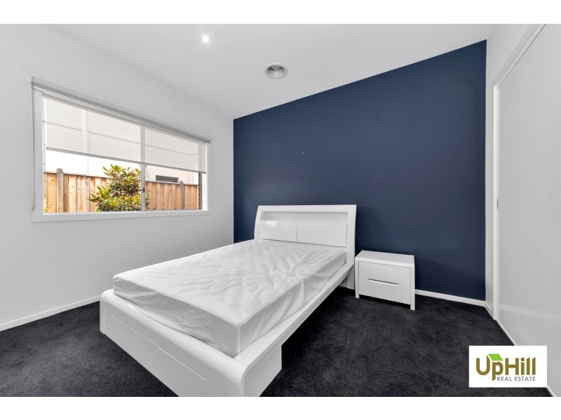 24 MURPHY STREET, Clyde North VIC 3978
