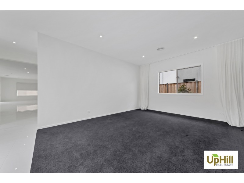 24 MURPHY STREET, Clyde North VIC 3978