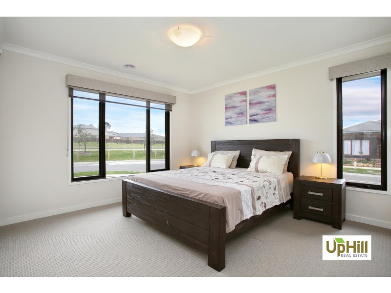 31 Belcam Circuit, Clyde North VIC 3978