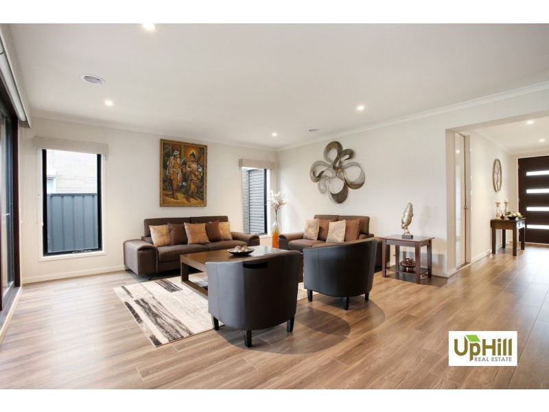 31 Belcam Circuit, Clyde North VIC 3978