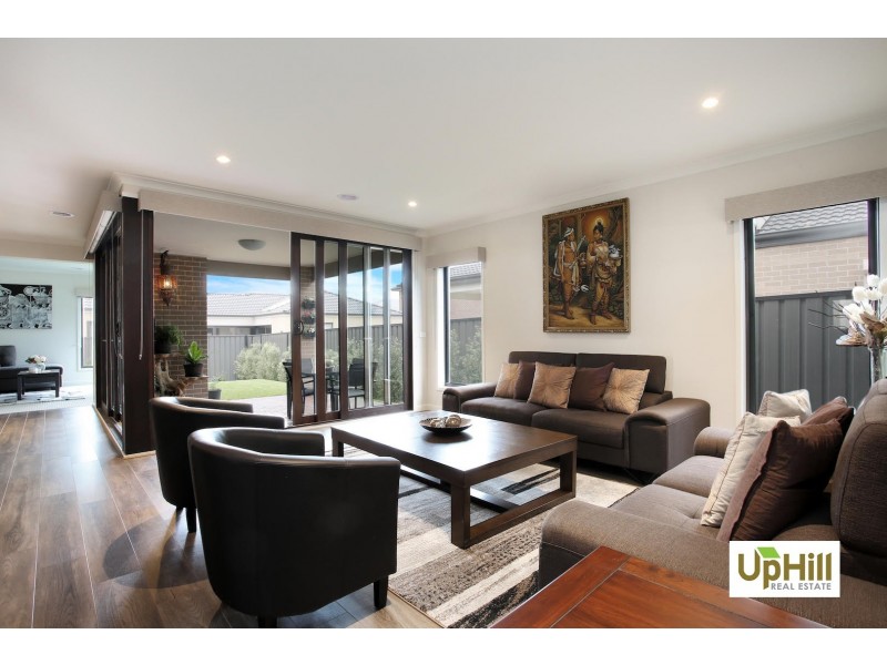 31 Belcam Circuit, Clyde North VIC 3978