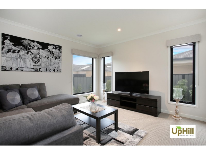 31 Belcam Circuit, Clyde North VIC 3978