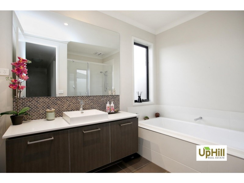 31 Belcam Circuit, Clyde North VIC 3978