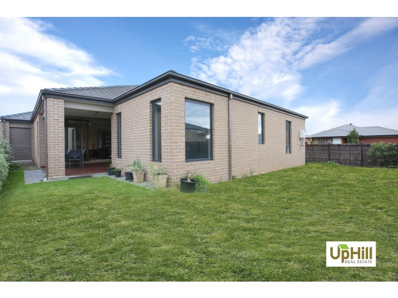 31 Belcam Circuit, Clyde North VIC 3978