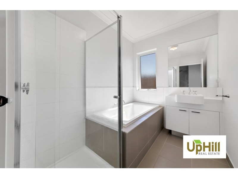 14 SALOON CIRCUIT, Clyde North VIC 3978