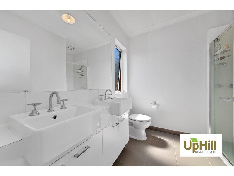 14 SALOON CIRCUIT, Clyde North VIC 3978