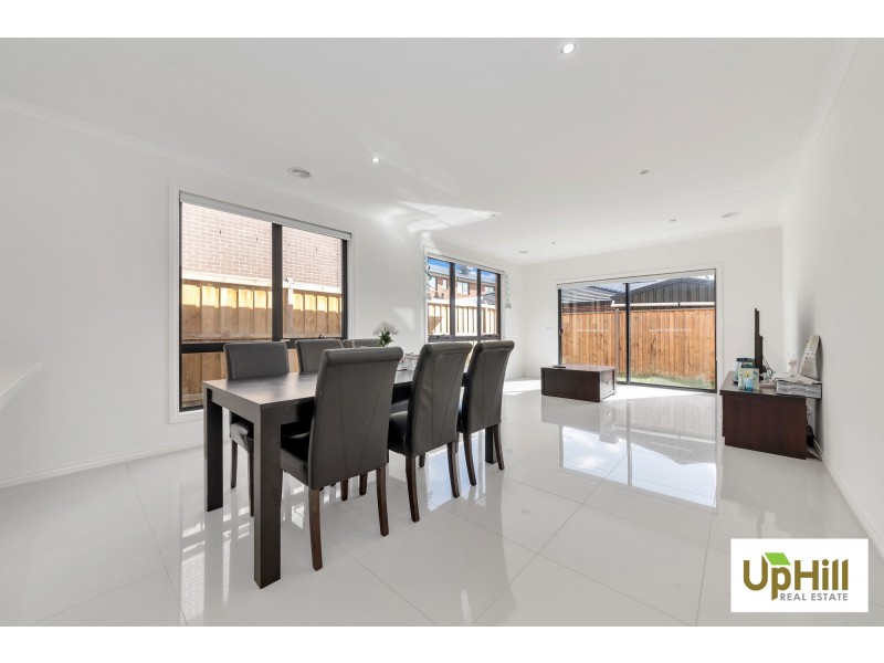 24 Greenslate Street, Clyde North VIC 3978