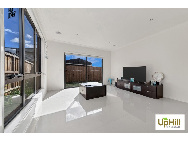 24 Greenslate Street, Clyde North VIC 3978
