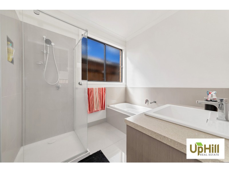 24 Greenslate Street, Clyde North VIC 3978