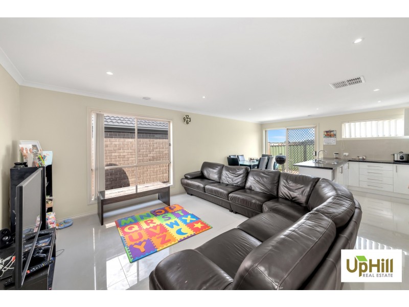 25 Shale Rise, Officer VIC 3809