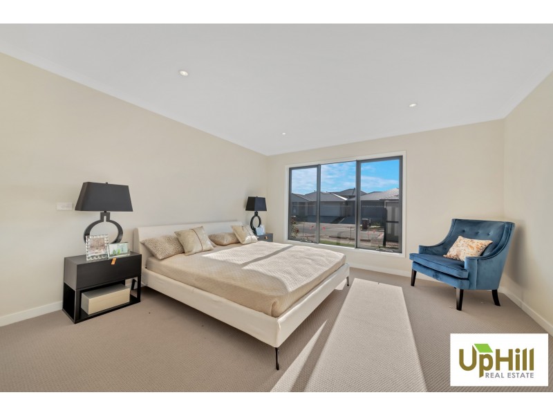 26  SERENGETI STREET, Clyde North VIC 3978