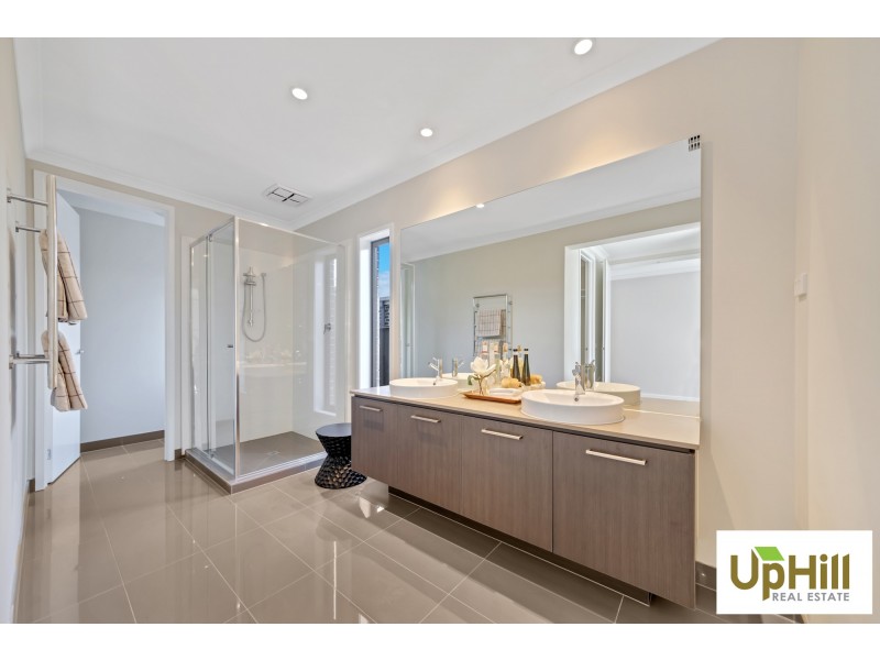 26  SERENGETI STREET, Clyde North VIC 3978