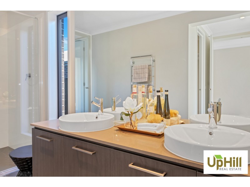 26  SERENGETI STREET, Clyde North VIC 3978