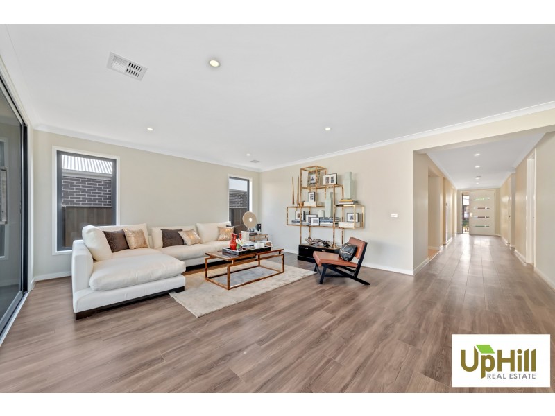 26  SERENGETI STREET, Clyde North VIC 3978